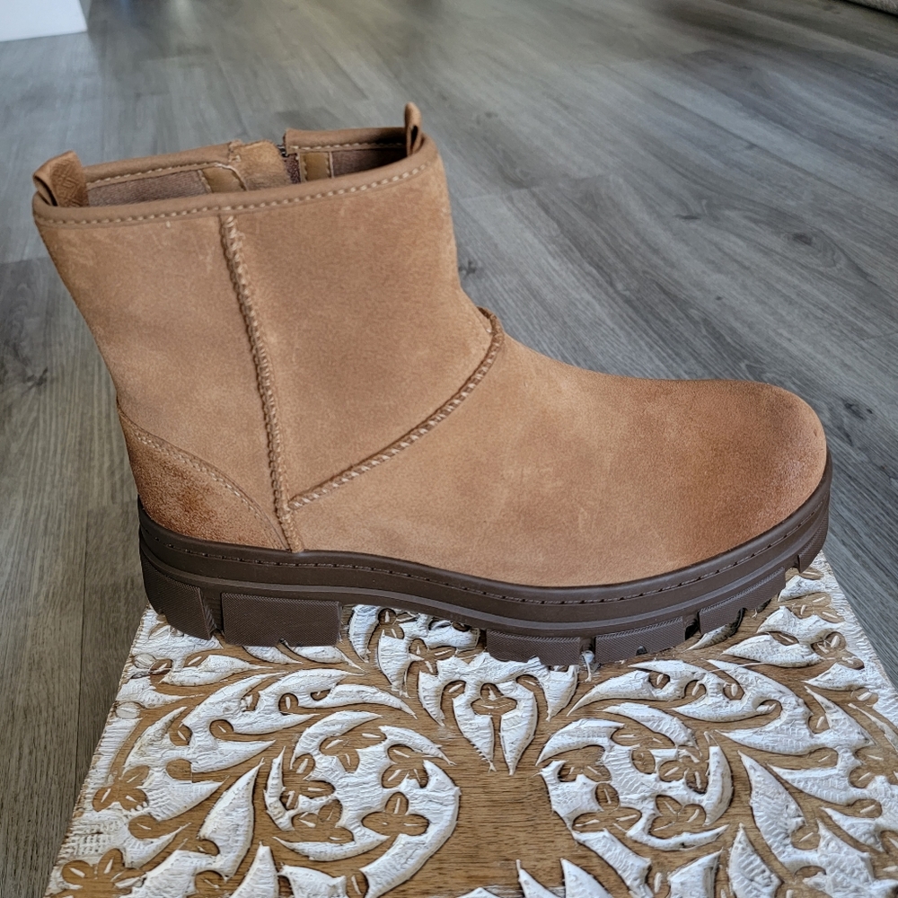 UGG Men's Skyview Classic Pull-on Waterproof Boot - Picture 3 of 11